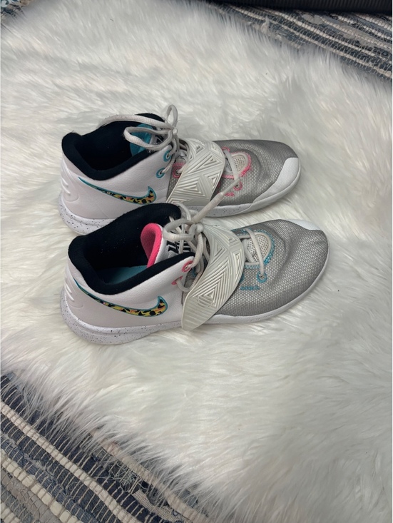Nike Other - * | Nike | Kyrie Flytrap 3 'South Beach’ shoes. Size 10.